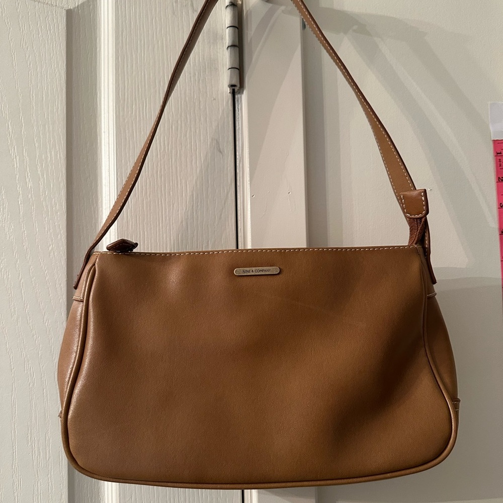 Caramel Brown Shoulder Bag with Leather Material and Classic Shape